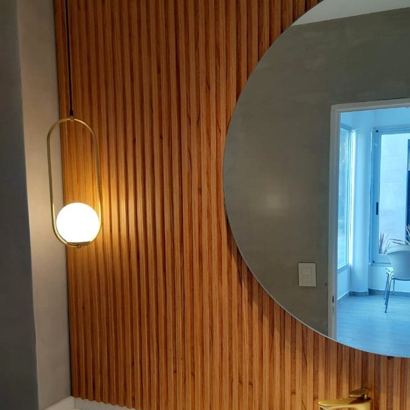 Baño premium madera y dorado