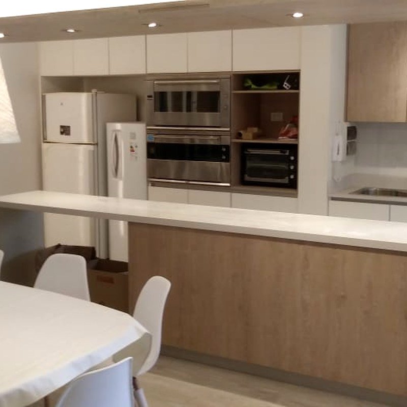 Cocina moderna isla blanca